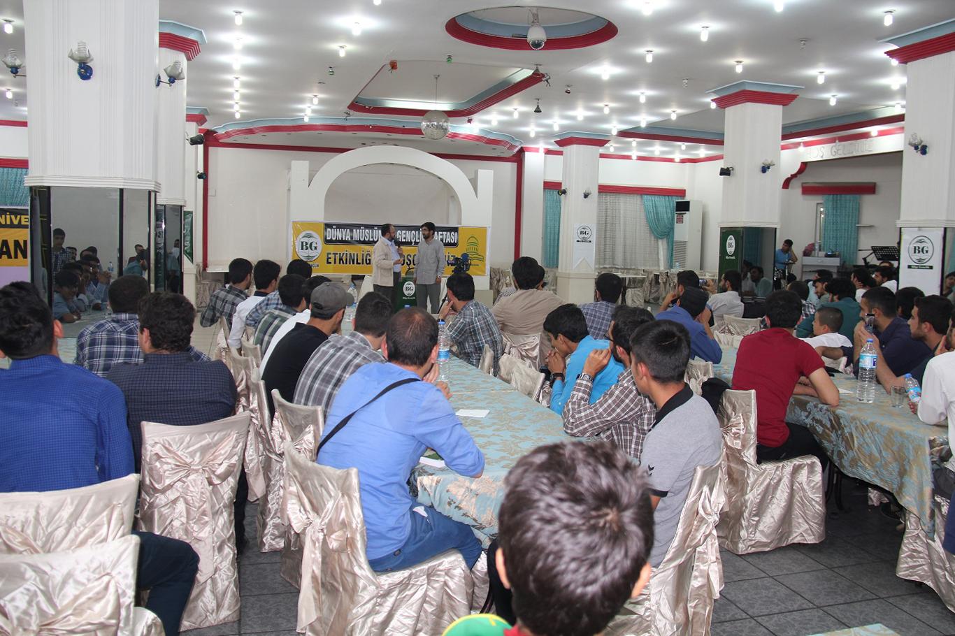 Diyarbakır’da ‘Dünya Müslüman Gençlik Haftası’ konferansı Diyarbakır’da ‘Dünya Müslüman Gençlik Haftası’ konferansı